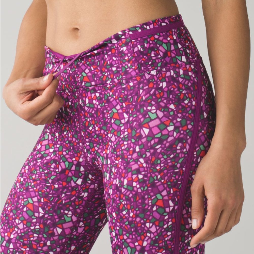 Lululemon Real Quick Crop Paradise Camo Multi/Regal Plum 8